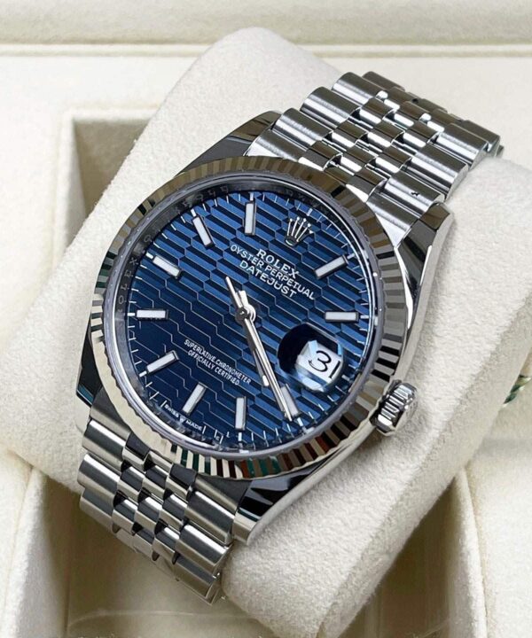 Alternative view of Rolex Datejust 36mm Azul Acanalado - Jubilee / Estriado / 126234 / 2022