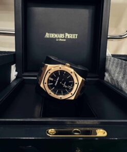 Alternative view of Audemars Piguet Royal Oak Selfwinding Date 41mm / 2017