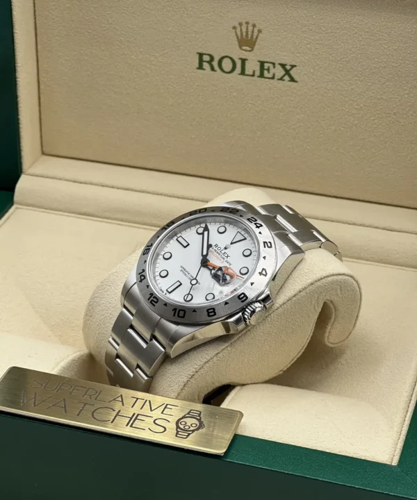 Alternative view of Rolex Explorer II Esfera Blanca 226570 / Nuevo