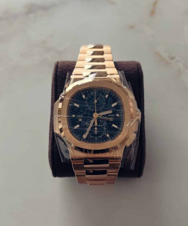 Patek Philippe Nautilus 5990/1R-001 / 2022