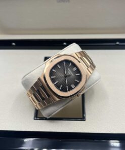 Alternative view of Patek Philippe Nautilus 5711/1R / 2023 / Oro rosa