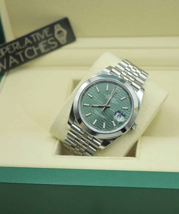 Alternative view of Rolex Datejust 41mm esfera verde estriada / 126300 / 2023