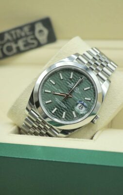 Rolex Datejust 41mm esfera verde estriada / 126300 / 2023