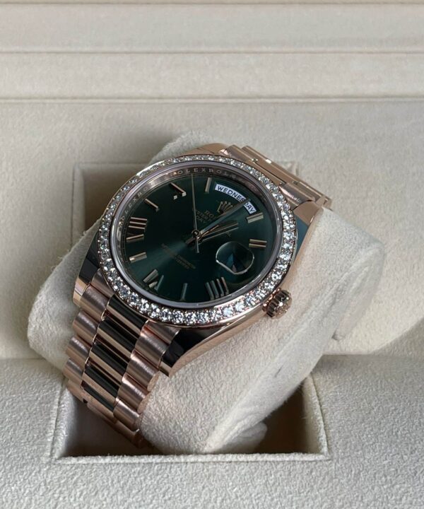 Alternative view of Rolex Rolex Oyster Perpetual Day-Date 40 / esfera verde / 2021