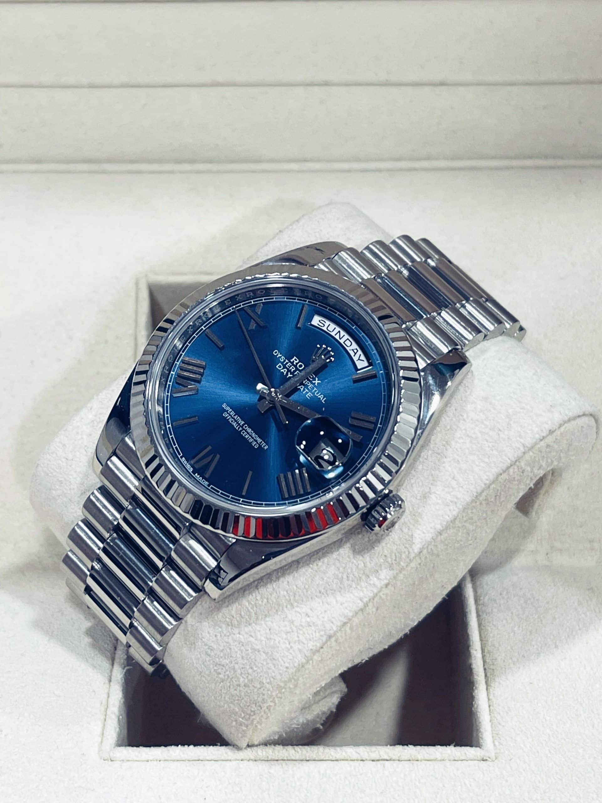 Rolex Day-Date oro blanco y esfera azul / 228239 / 2017