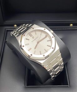 Alternative view of Audemars Piguet Royal Oak white / 15500ST / 2021