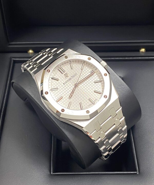 Alternative view of Audemars Piguet Royal Oak white / 15500ST / 2021