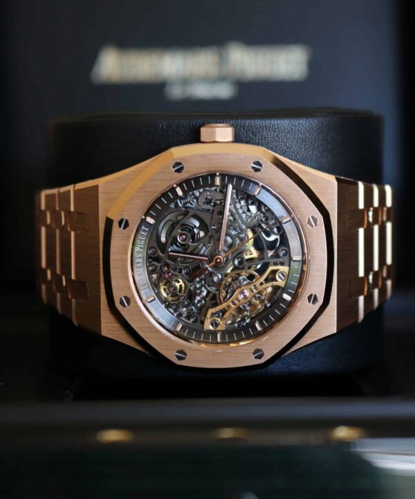 Audemars Piguet Royal Oak 15407OR en oro rosa, con movimiento calado visible y brazalete integrado