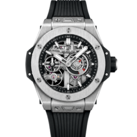 Reloj Hublot Big Bang centrado con fondo transparente