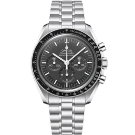 Reloj Omega Speedmaster centrado con fondo transparente