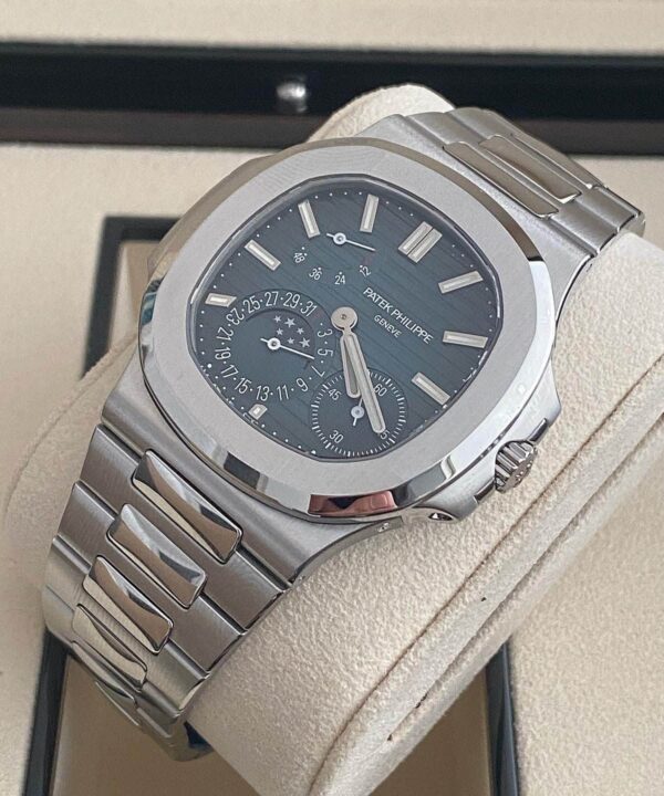 Alternative view of Patek Philippe Nautilus / 5712-1A / 2021