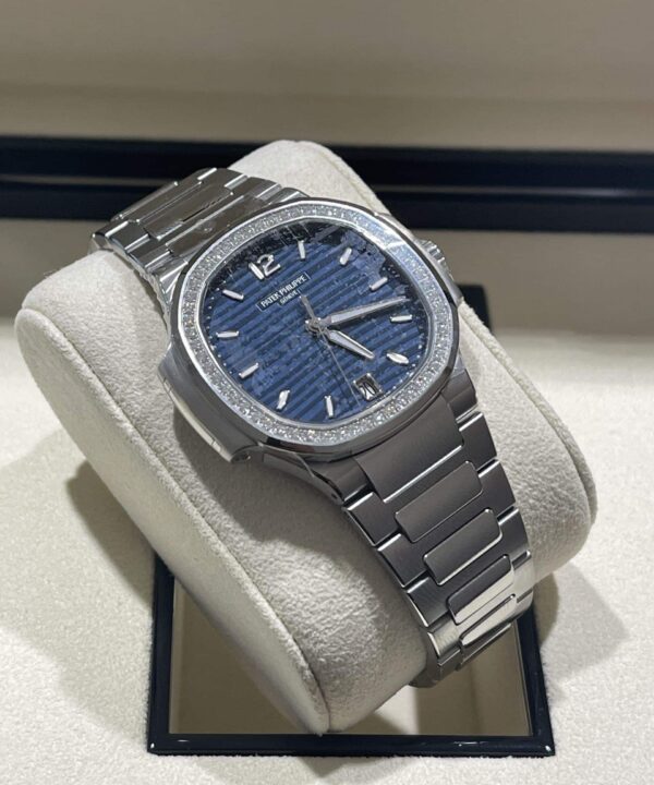 Alternative view of Patek Philippe Nautilus Lady / 7118/1200A-001 / 2021