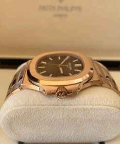 Alternative view of Patek Philippe Nautilus Rose Gold / 5711R / 2020