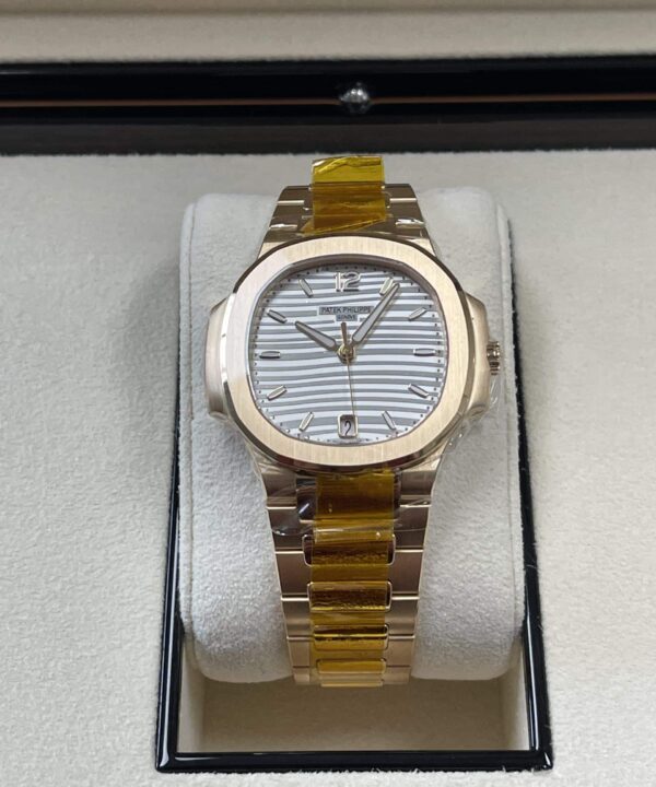 Patek Philippe Nautilus Lady / 7118R-001 / 2021 - Imagen 4