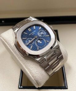 Patek Philippe Nautilus white gold / 5740G / 2020