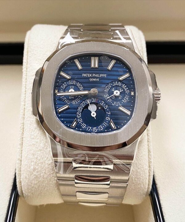 Patek Philippe Nautilus white gold / 5740G / 2020 - Imagen 3