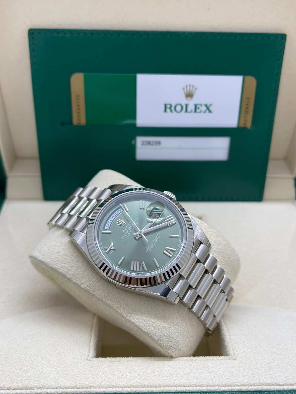Rolex Day-Date Oro Blanco y Esfera Verde / 228239 / 2020