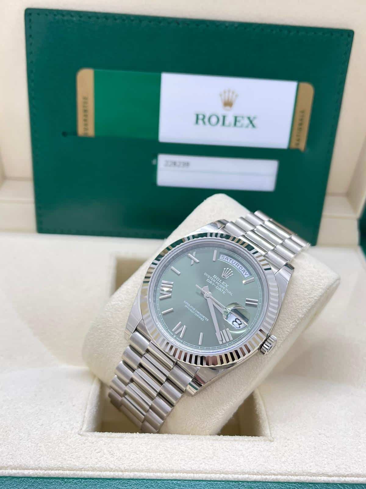 Rolex Day-Date Oro Blanco y Esfera Verde / 228239 / 2020 - Imagen 2