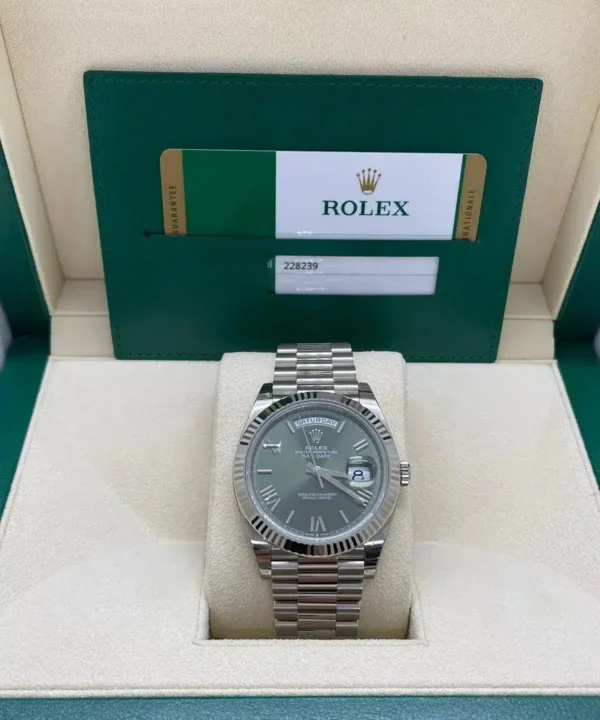 Rolex Day-Date Oro Blanco y Esfera Verde / 228239 / 2020 - Imagen 3