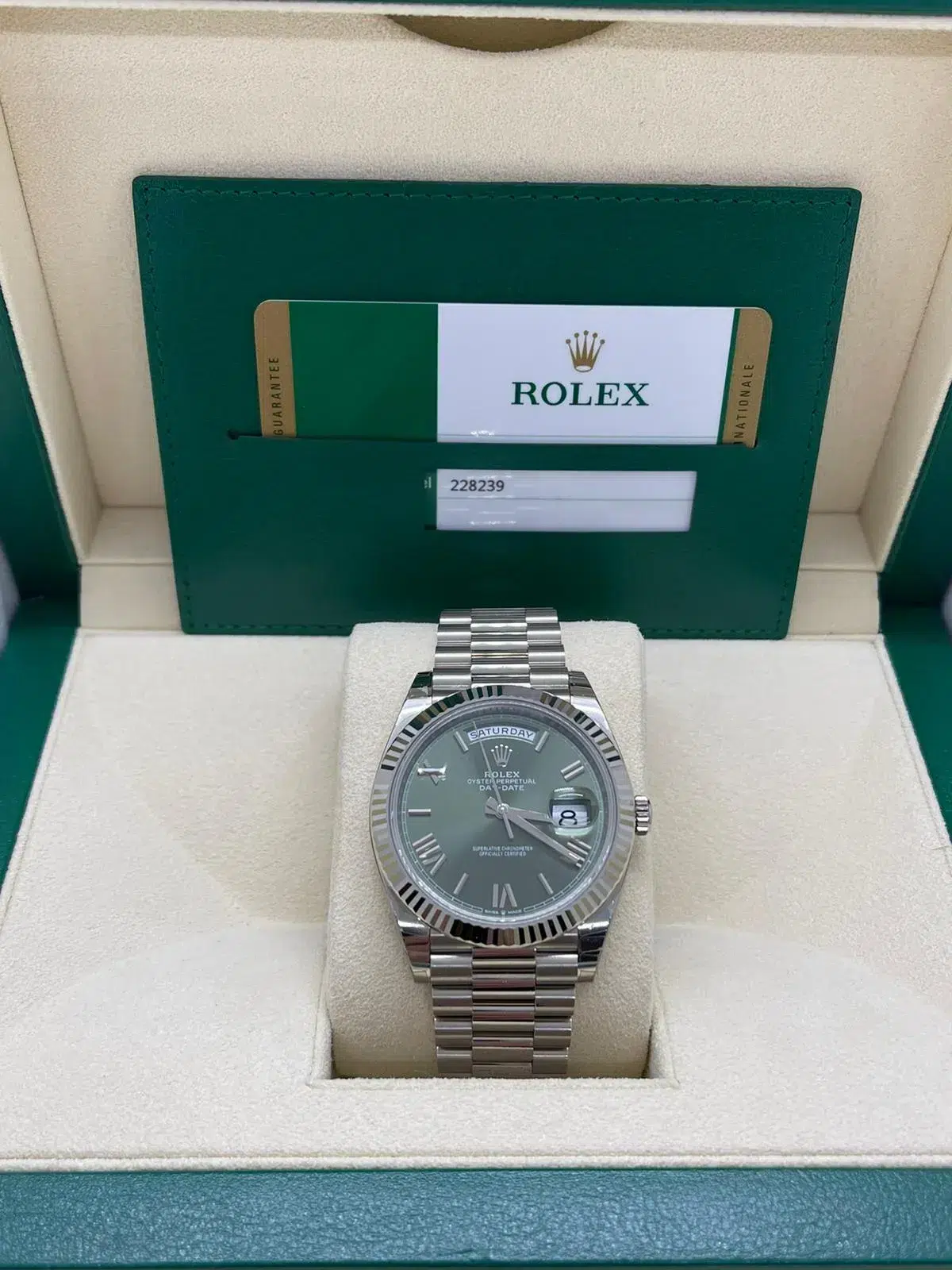 Rolex Day-Date Oro Blanco y Esfera Verde / 228239 / 2020 - Imagen 3