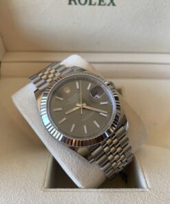 Rolex Datejust 41mm Rhodium Dial - bisel estriado / jubilee / 126334 / 2020