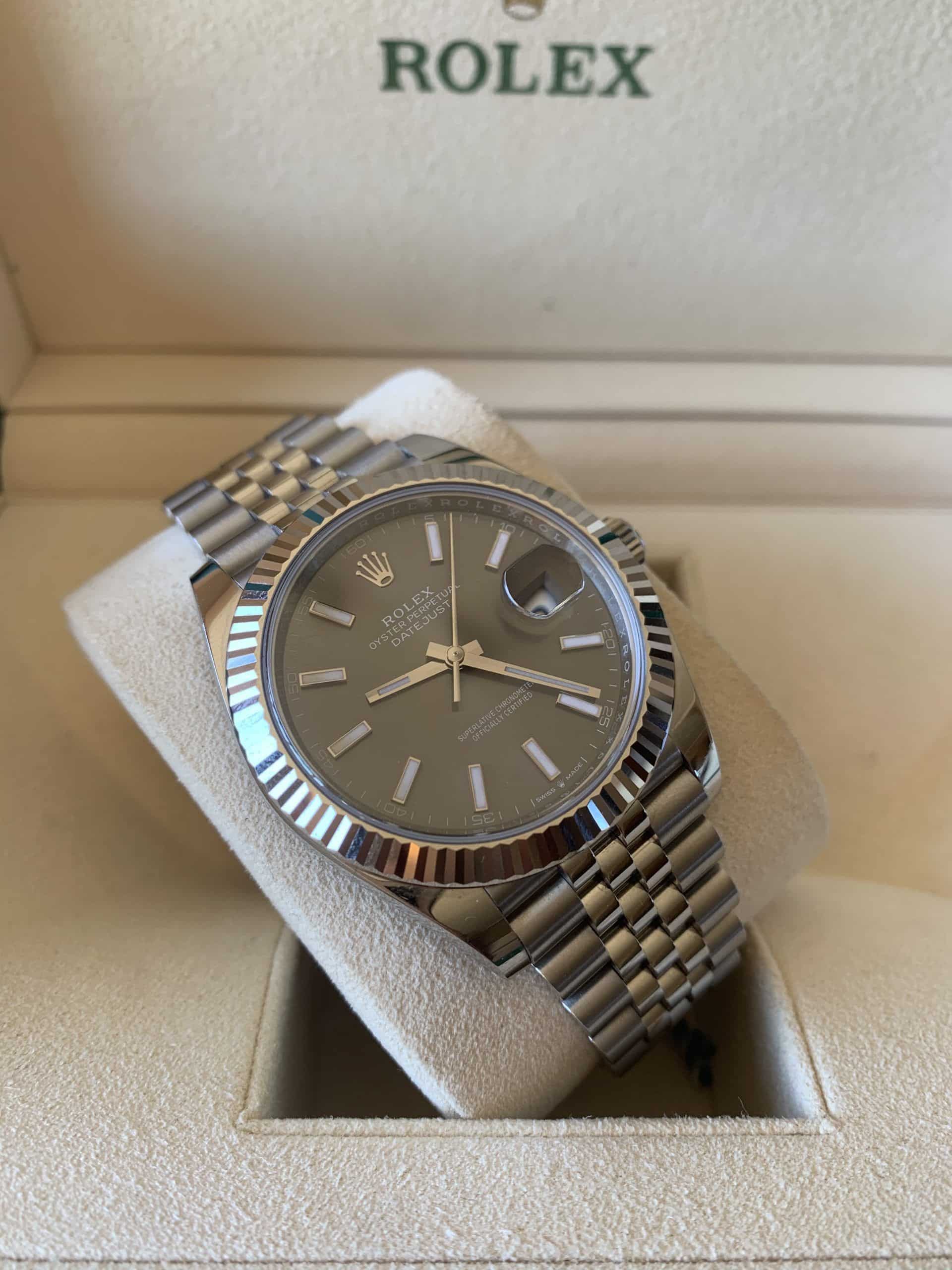 Rolex Datejust 41mm Rhodium Dial - bisel estriado / jubilee / 126334 / 2020