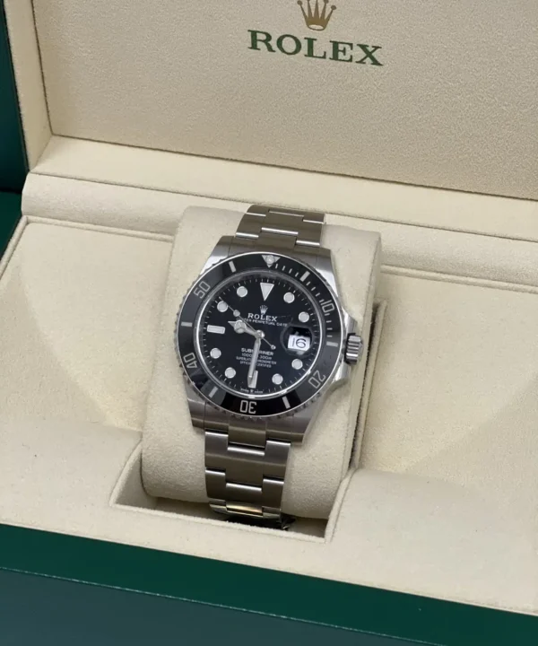 Alternative view of Rolex Submariner Date negro 41mm / 126610LN / 2022