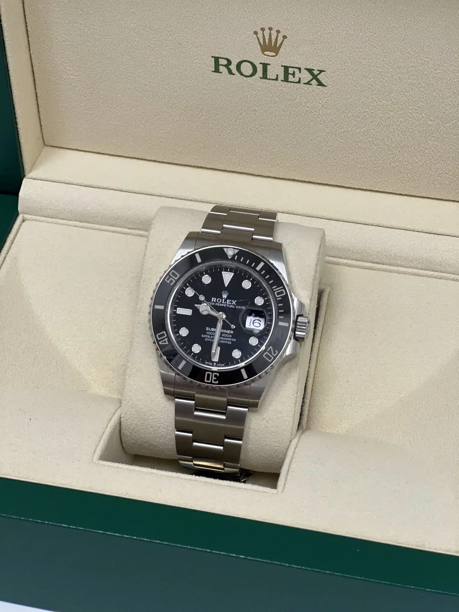 Rolex Submariner Date negro 41mm / 126610LN / 2022 - Imagen 2