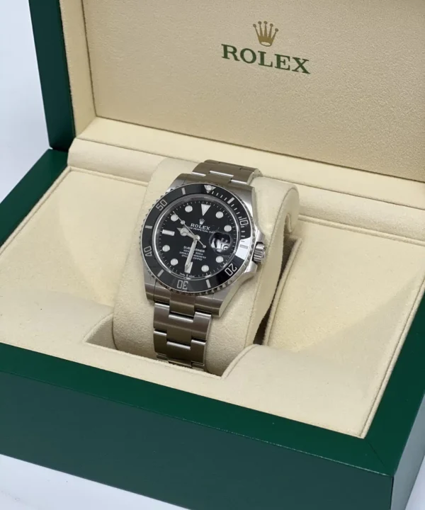 Rolex Submariner Date negro 41mm / 126610LN / 2022 - Imagen 4