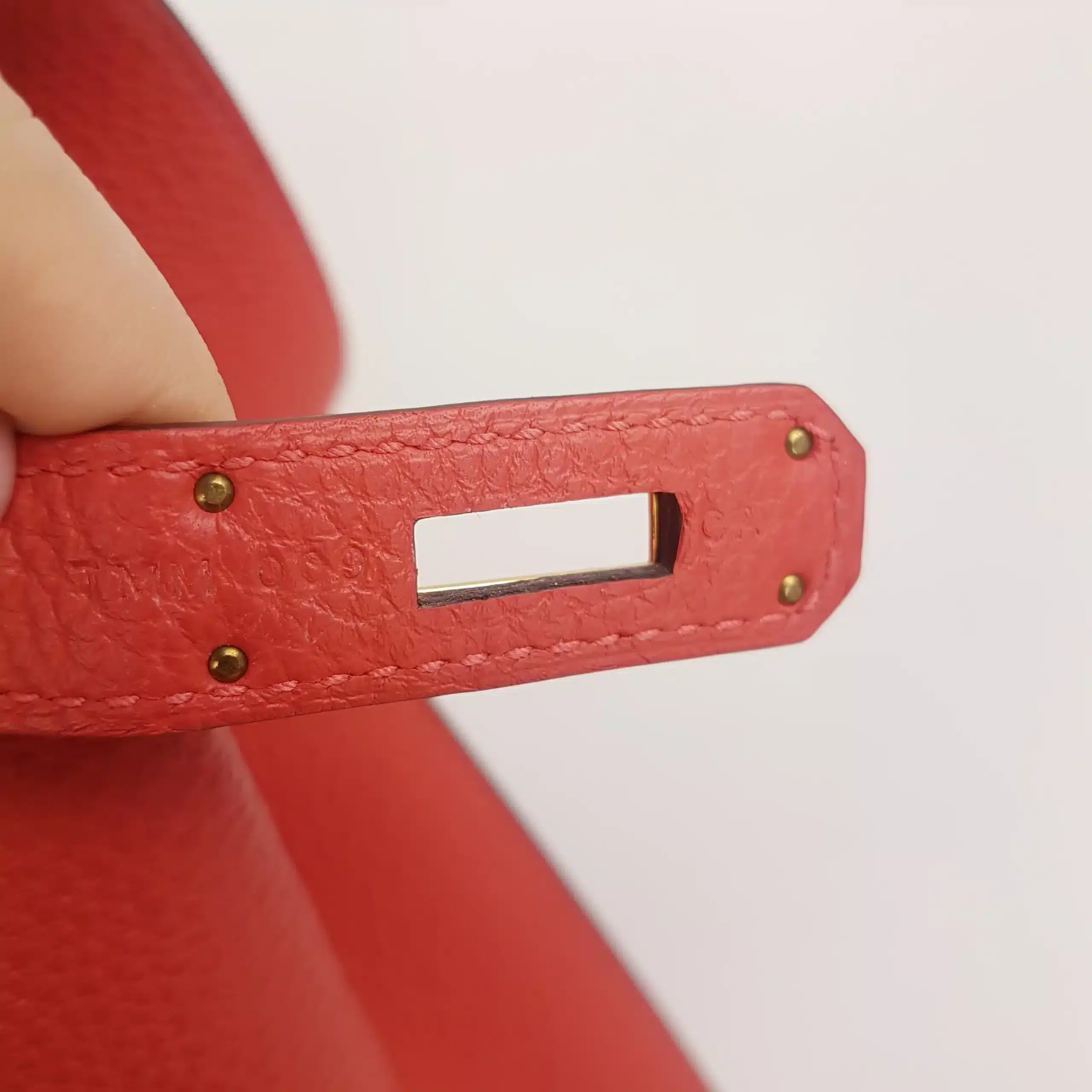 Sello ciego Hermès moderno sin marco