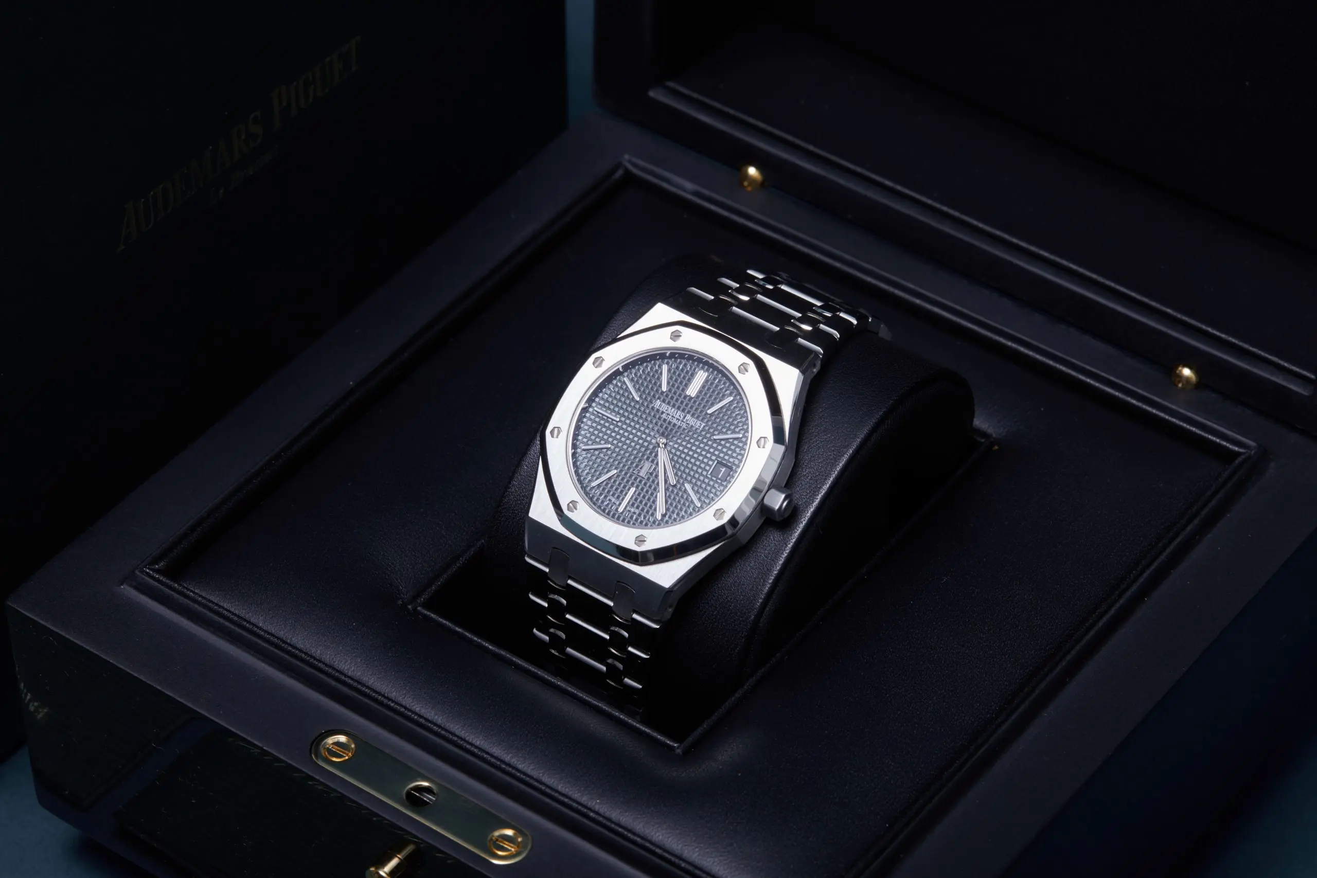 Audemars Piguet Royal Oak en su caja para tasación especializada