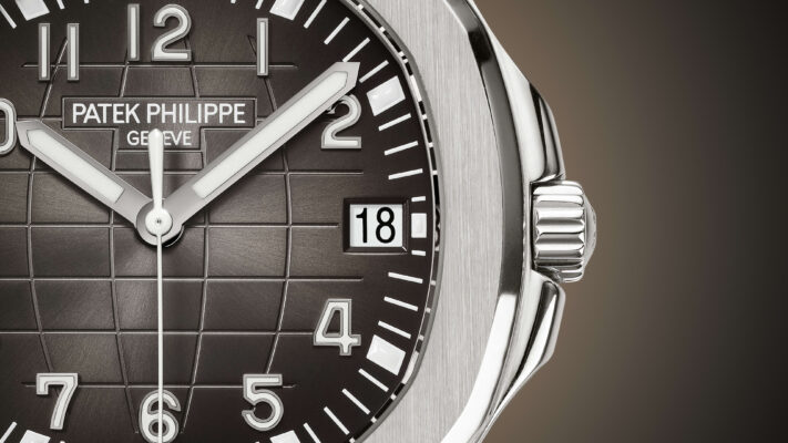 Primer plano de la esfera y la caja del Patek Philippe Aquanaut 5167A