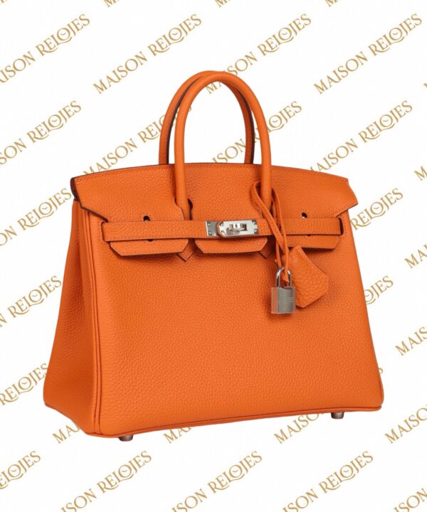 Hermès Birkin 25 Orange Minium en piel Togo con herrajes de paladio PHW — vista tres cuartos izquierda