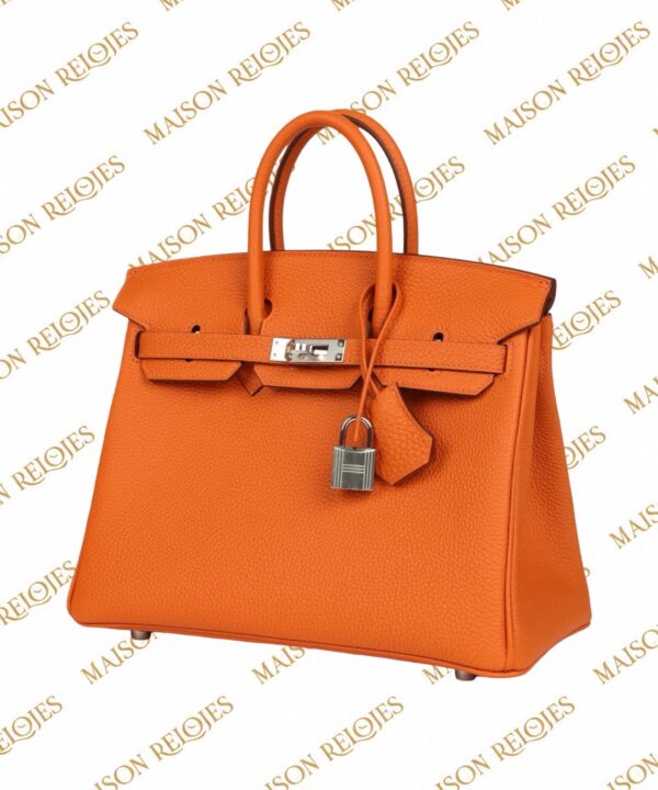Hermès Birkin 25 Orange Minium en piel Togo con herrajes de paladio PHW — vista tres cuartos derecha