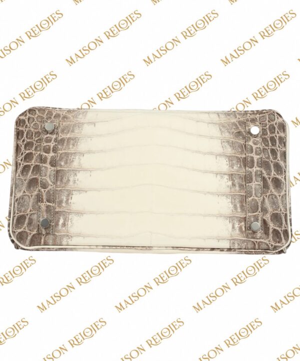 Hermès Birkin 30 Himalaya de cocodrilo Niloticus con herrajes PHW — detalle de la base