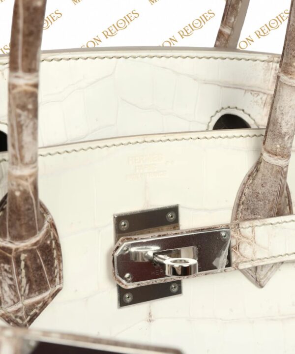 Hermès Birkin 30 Himalaya de cocodrilo Niloticus — detalle del cierre de paladio PHW