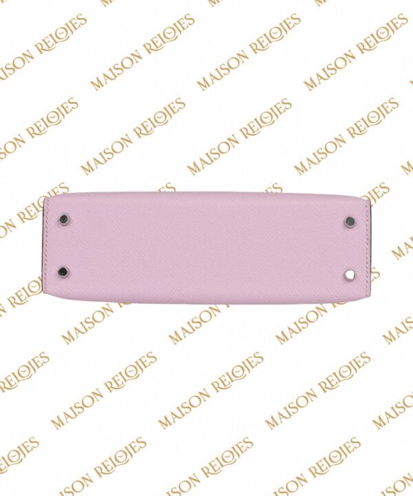 Hermès Mini Kelly 20 Sellier Guimauve en piel Epsom con herrajes de paladio PHW — detalle de la base