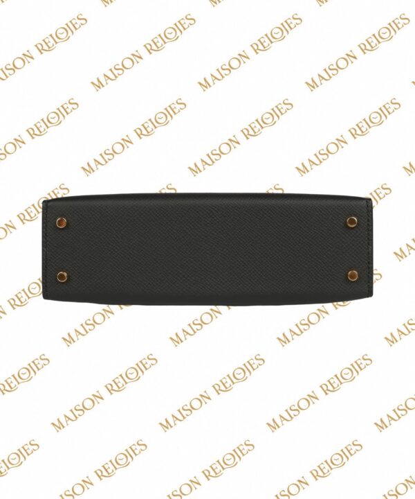 Hermès Mini Kelly 20 Sellier Black en piel Epsom con herrajes dorados GHW — detalle de la base
