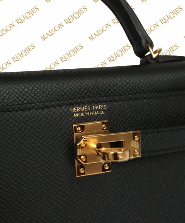 Hermès Mini Kelly 20 Sellier Black en piel Epsom con herrajes dorados GHW — detalle del cierre