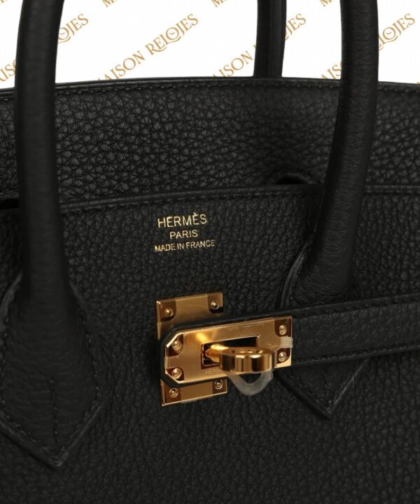 Hermès Birkin 25 Black en piel Togo con herrajes Dorados (GHW): detalle del sello Hermès y cierre