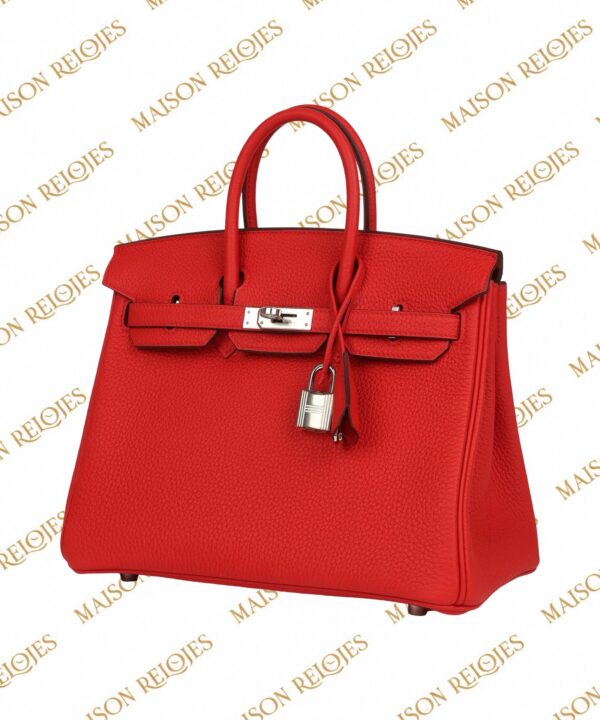 Hermès Birkin 25 Rouge Pivoine en piel Togo con herrajes Palladium: vista en tres cuartos derecha