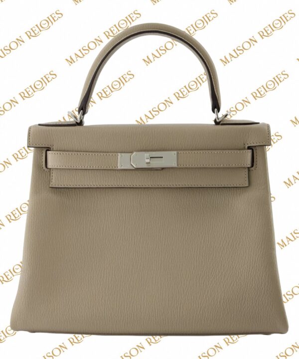 Hermès Kelly 28 · Gris Tourterelle · Chèvre Mysore · PHW · Special Order — vista frontal
