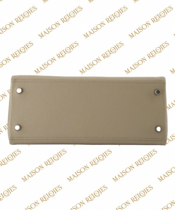 Hermès Kelly 28 / Gris Tourterelle / Chèvre Mysore / PHW / Special Order - Imagen 4