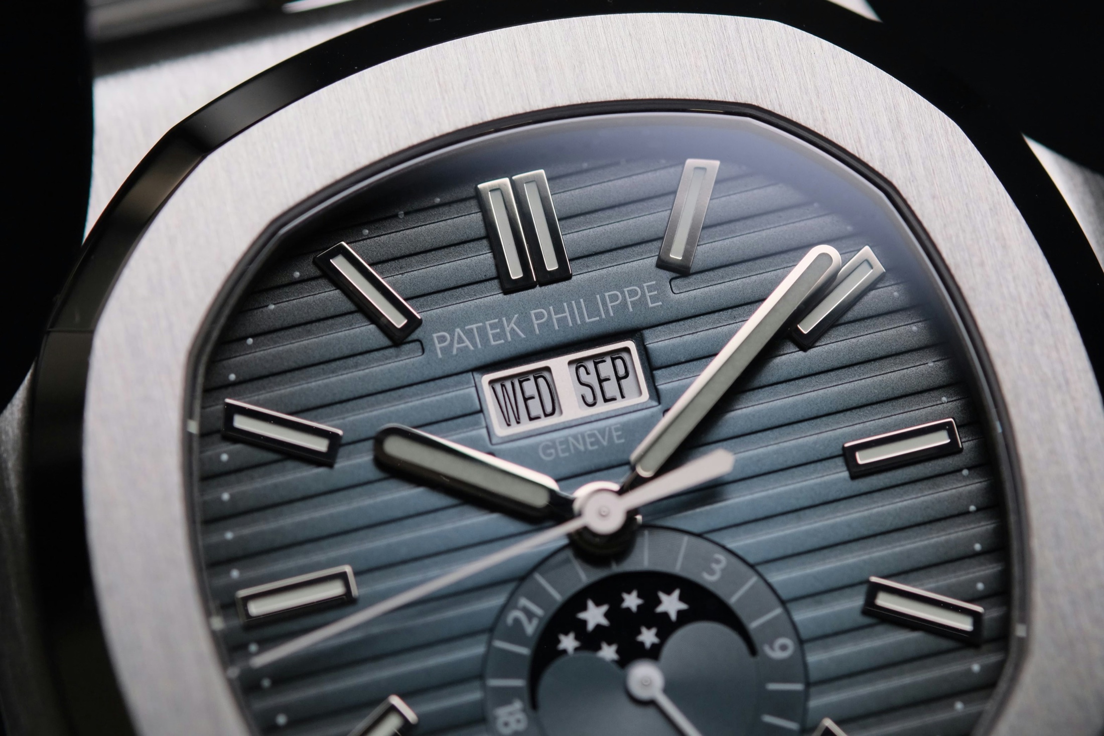 Esfera del Patek Philippe Nautilus 5726 con calendario anual y fases de luna